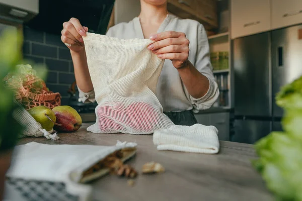 Young Woman Holding Organic Cotton Reusable Produce Bag Peppers Table — стоковое фото