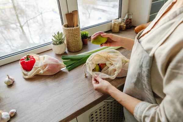 Young Woman Tie Organic Cotton Reusable Produce Bag Vegetables Fruits — стоковое фото