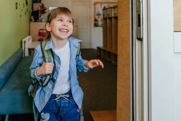 First Day School Kindergarten Happy Little Girl Backpack Standing Door — Stockfoto