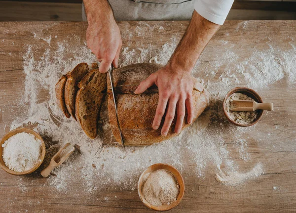 Unrecognizable Young Man Apron Cutting Homemade Whole Grain Bread Selective — Foto de Stock