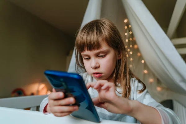 Little Girl Using Smartphone Sitting Bed Handmade House Generation Alpha —  Fotos de Stock