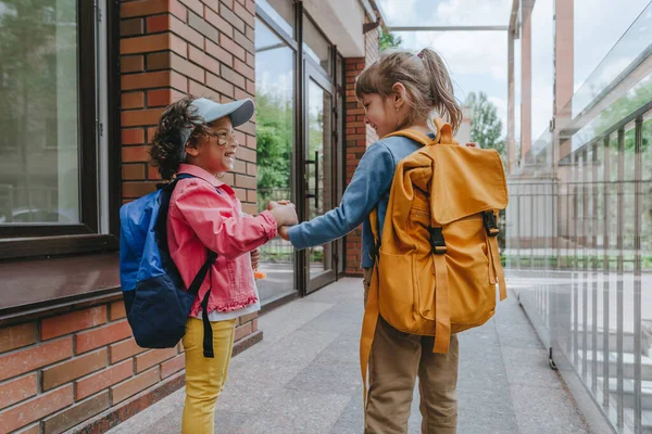 Back View Two Little Girls Backpacks Going Elementary School Back — Stockfoto