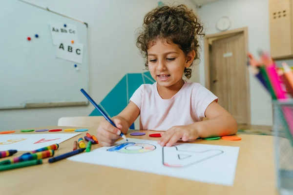 English Lesson Elementary School Kindergarten Girl Learning Alphabet Colors Coloring — Fotografia de Stock