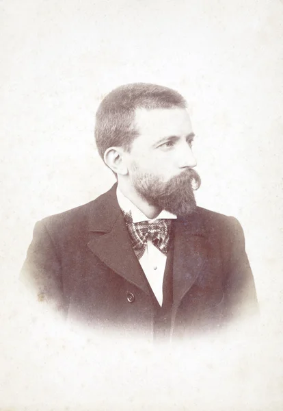 yaşlı bir adam portresi