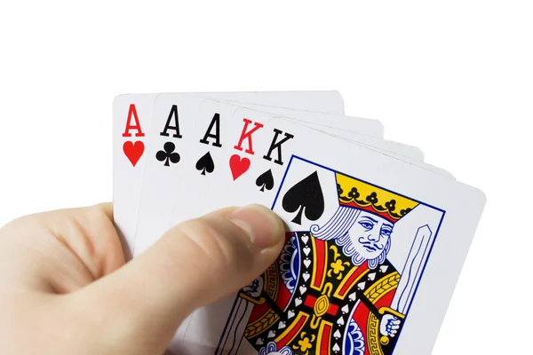 Muž drží karty v ruce, hraje poker — Stock fotografie