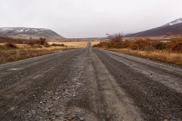 未舗装の道路の消失ベージュの静物画を構成します。 — ストック写真