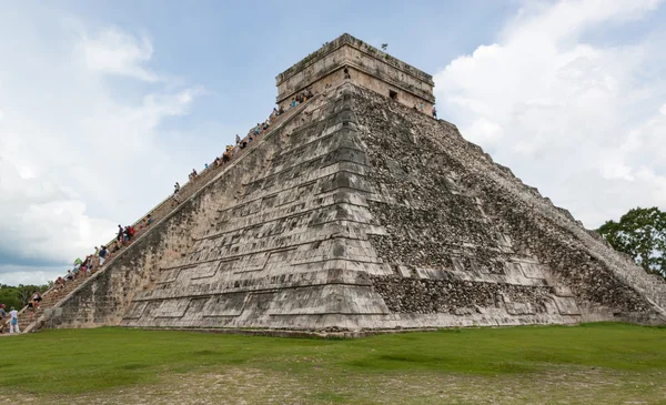 Pirámide de Chichén itza — Foto de Stock