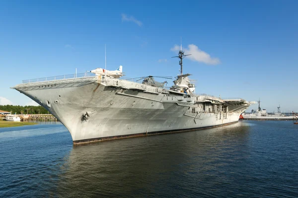 USS Yorktown Imágenes De Stock Sin Royalties Gratis