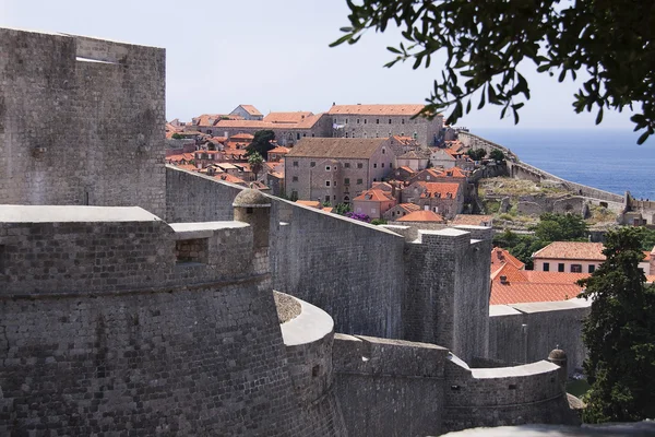 Paredes de Dubrovnik fortificado, Croácia — Fotografia de Stock