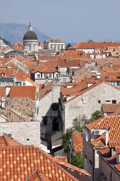 Mening van ommuurde dubrovnik oude stad, Kroatië — Stockfoto