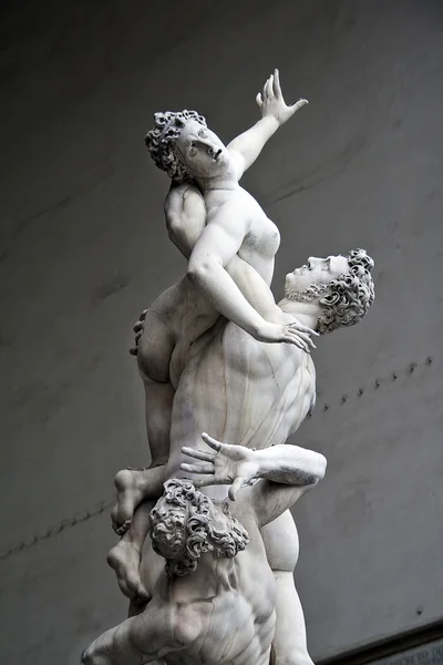 "La violación de las mujeres sabinas "por Giambologna, Florencia — Foto de Stock