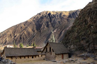 Ollantaytambo, eski Inca Kalesi ve Hills kutsal şehir