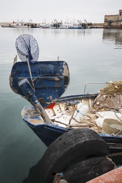 Barco de pesca de camarão no porto, close-up — Fotografia de Stock