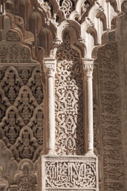 sanatsal ayrıntılı bir duvara Elhamra Sarayı'nın arka plan g