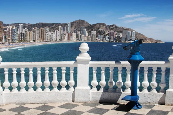 Balkon met uitzicht op benidorm levante strand van mediterrane c — Stockfoto