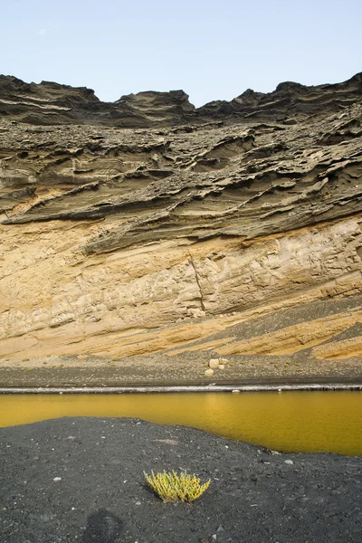 Lanzarote el golfo lago de los clicos zelená voda v sopečných ca — Stock fotografie