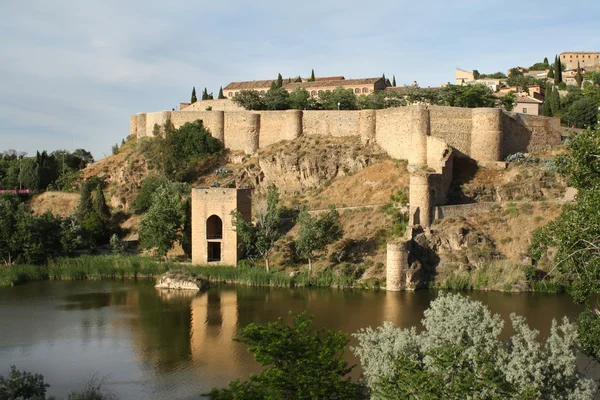 Landskap av medeltida staden Toledo på suset, Spanien — Stockfoto