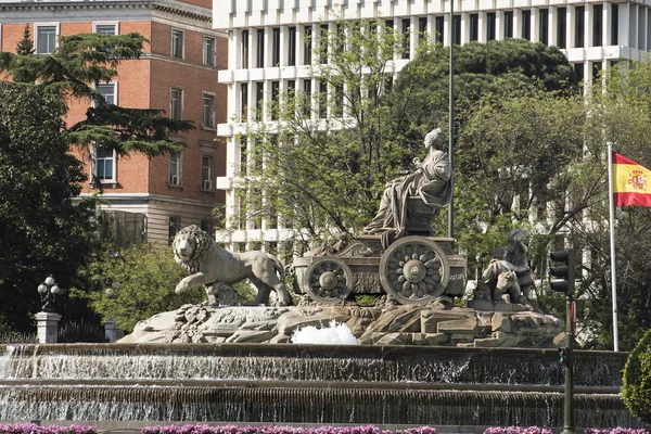 Cibeles-Brunnen auf der Plaza de Cibeles in Madrid, Spanien — Stockfoto