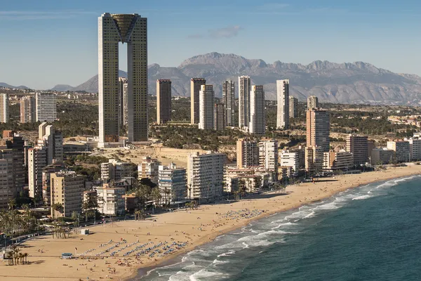 Wieżowce w pobliżu plaży w benidorm, Hiszpania — Zdjęcie stockowe
