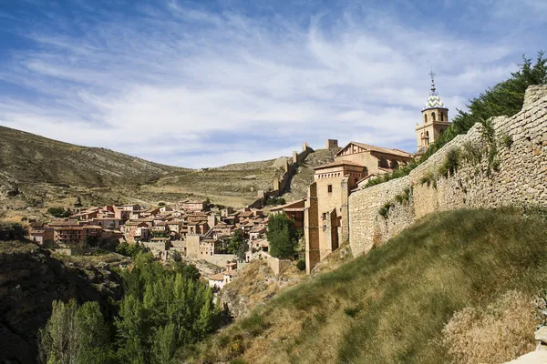 典型的西班牙小村，在阿拉贡、 阿尔、 西班牙 — 图库照片