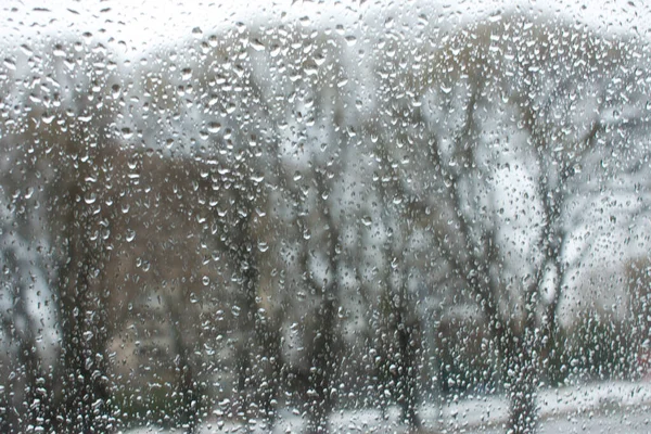 Regniga Dag Regn Droppar Glasfönster Utomhus Suddigt Landskap Natur Struktur — Stockfoto