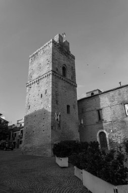 Torre San Giovanni veya della Candelora, Lanciano Vecchia bölgesinde yer almaktadır.