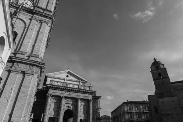 圣母大教堂是兰夏诺的主要礼拜场所 1909年2月 教宗庇护十世将它升格为小教堂 1940年 它被宣布为国家纪念碑 — 图库照片