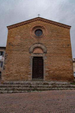 San Pietro Forliano 'daki San Gimignano kilisesi, Volterra Piskoposluğu' nun Siena eyaletinde yer almaktadır. Bu kilisenin varlığını kanıtlayan ilk ifade 28 Aralık 1262 tarihli..