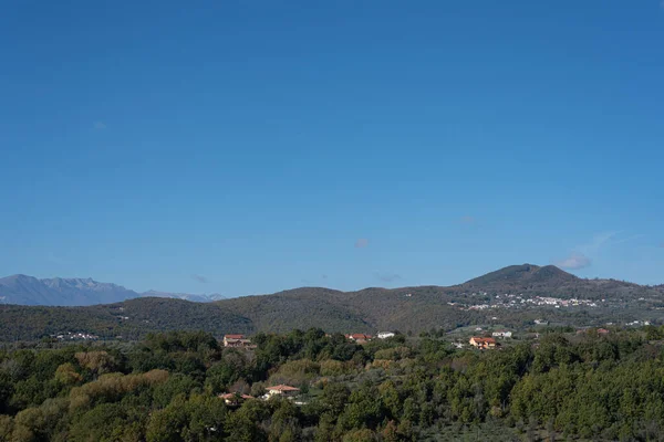 Molise, Adriyatik Denizi kıyısında uzanan bir İtalyan dağlık bölgesidir. Apennine Dağları 'ndaki Abruzzo Milli Parkı' nın zengin bir kısmını kapsıyor..