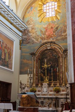 Isernia, Molise. Havari Aziz Petrus Katedrali, Isernia şehrinin en önemli Katolik binasıdır..