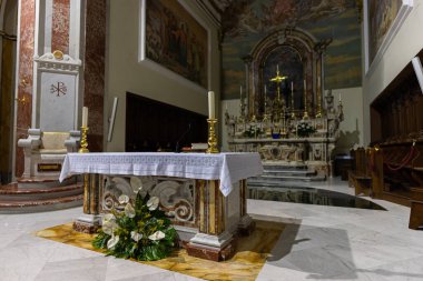 Isernia, Molise. Havari Aziz Petrus Katedrali, Isernia şehrinin en önemli Katolik binasıdır..