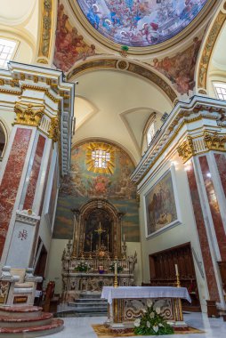 Isernia, Molise. Havari Aziz Petrus Katedrali, Isernia şehrinin en önemli Katolik binasıdır..