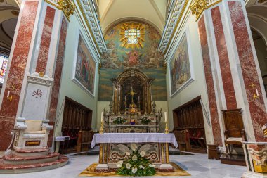 Isernia, Molise. Havari Aziz Petrus Katedrali, Isernia şehrinin en önemli Katolik binasıdır..