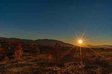 Molise, Adriyatik Denizi 'ne bakan bir İtalyan bölgesidir. Abruzzo Ulusal Parkı 'nın zengin vahşi yaşam ve patikaları olan Appennine dağ sırasındaki bir bölümünü içerir..