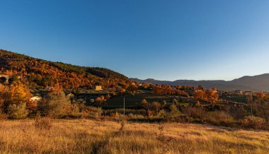 Molise, Adriyatik Denizi 'ne bakan bir İtalyan bölgesidir. Abruzzo Ulusal Parkı 'nın zengin vahşi yaşam ve patikaları olan Appennine dağ sırasındaki bir bölümünü içerir..