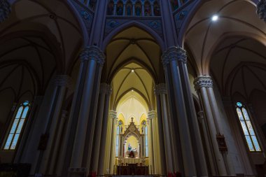 Castelpetroso, Molise. Madonna Addolorata 'nın mabedi. 28 Eylül 1890 'da ilk taşın atılmasıyla başlayan ve 1975' te tamamlanan mabet neo-gotik olarak inşa edilmiştir..