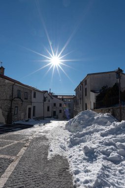 Capracotta, Isernia, Molise. Molise 'deki Isernia eyaletinin 871 nüfuslu bir Italyan kasabası. Deniz seviyesinden 1.421 metre yükseklikte yer almaktadır..
