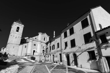 Capracotta, Isernia, Molise. Santa Maria Assunta Parish Kilisesi. Ana kilise olan ve şehrin en yüksek kesiminde, Terravecchia bölgesinde yer almaktadır.