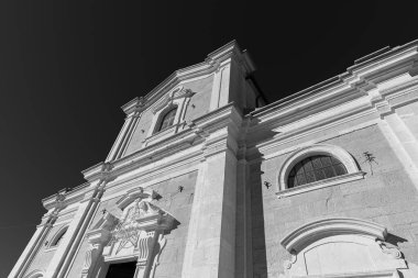 Capracotta, Isernia, Molise. Santa Maria Assunta Parish Kilisesi. Ana kilise olan ve şehrin en yüksek kesiminde, Terravecchia bölgesinde yer almaktadır.