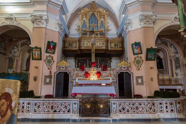 Capracotta, Isernia, Molise. Santa Maria Assunta Parish Kilisesi. Ana kilise olan ve şehrin en yüksek kesiminde, Terravecchia bölgesinde yer almaktadır.