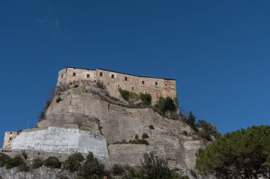 Cerro al Volturno, İtalya 'nın Molise eyaletinde yer alan bir şehirdir. Cerro Cerro Cerris 'in de dahil olduğu meşe ağaçları açısından zengin toprakları nedeniyle Cerro olarak da adlandırılır..