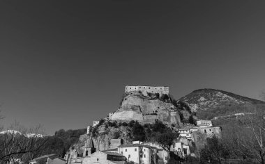 Cerro al Volturno, İtalya 'nın Molise eyaletinde yer alan bir şehirdir. Cerro Cerro Cerris 'in de dahil olduğu meşe ağaçları açısından zengin toprakları nedeniyle Cerro olarak da adlandırılır..