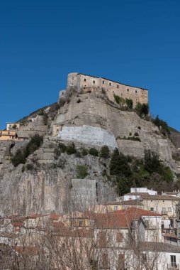 Cerro al Volturno, İtalya 'nın Molise eyaletinde yer alan bir şehirdir. Cerro Cerro Cerris 'in de dahil olduğu meşe ağaçları açısından zengin toprakları nedeniyle Cerro olarak da adlandırılır..