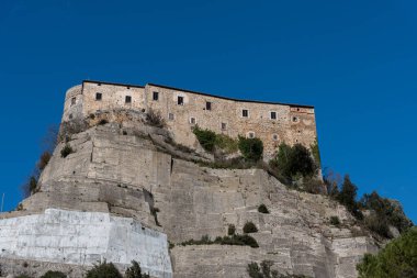 Cerro al Volturno, İtalya 'nın Molise eyaletinde yer alan bir şehirdir. Cerro Cerro Cerris 'in de dahil olduğu meşe ağaçları açısından zengin toprakları nedeniyle Cerro olarak da adlandırılır..