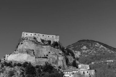 Cerro al Volturno, İtalya 'nın Molise eyaletinde yer alan bir şehirdir. Cerro Cerro Cerris 'in de dahil olduğu meşe ağaçları açısından zengin toprakları nedeniyle Cerro olarak da adlandırılır..