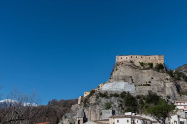 Cerro al Volturno, İtalya 'nın Molise eyaletinde yer alan bir şehirdir. Cerro Cerro Cerris 'in de dahil olduğu meşe ağaçları açısından zengin toprakları nedeniyle Cerro olarak da adlandırılır..