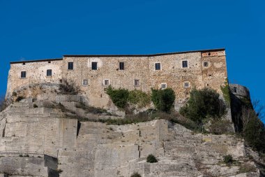 Cerro al Volturno, İtalya 'nın Molise eyaletinde yer alan bir şehirdir. Cerro Cerro Cerris 'in de dahil olduğu meşe ağaçları açısından zengin toprakları nedeniyle Cerro olarak da adlandırılır..