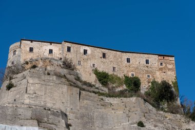 Cerro al Volturno, İtalya 'nın Molise eyaletinde yer alan bir şehirdir. Cerro Cerro Cerris 'in de dahil olduğu meşe ağaçları açısından zengin toprakları nedeniyle Cerro olarak da adlandırılır..