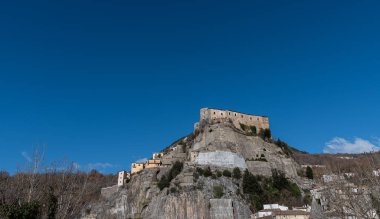 Cerro al Volturno, İtalya 'nın Molise eyaletinde yer alan bir şehirdir. Cerro Cerro Cerris 'in de dahil olduğu meşe ağaçları açısından zengin toprakları nedeniyle Cerro olarak da adlandırılır..