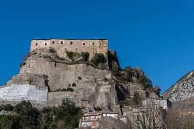 Cerro al Volturno, İtalya 'nın Molise eyaletinde yer alan bir şehirdir. Cerro Cerro Cerris 'in de dahil olduğu meşe ağaçları açısından zengin toprakları nedeniyle Cerro olarak da adlandırılır..